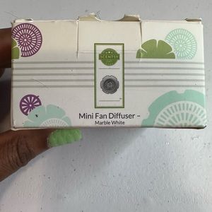 New scentsy mini fan diffuser marble white.